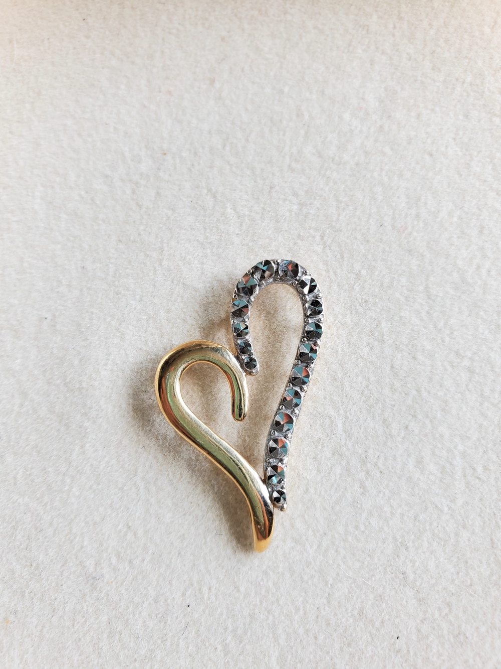 14K Solid Gold Openwork Heart Pendant - 2.15g